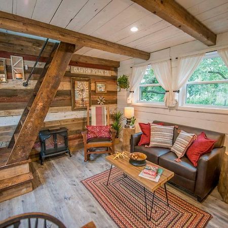 Cozy Cabin Little Red Hen 12 min to Magnolia Waco Esterno foto